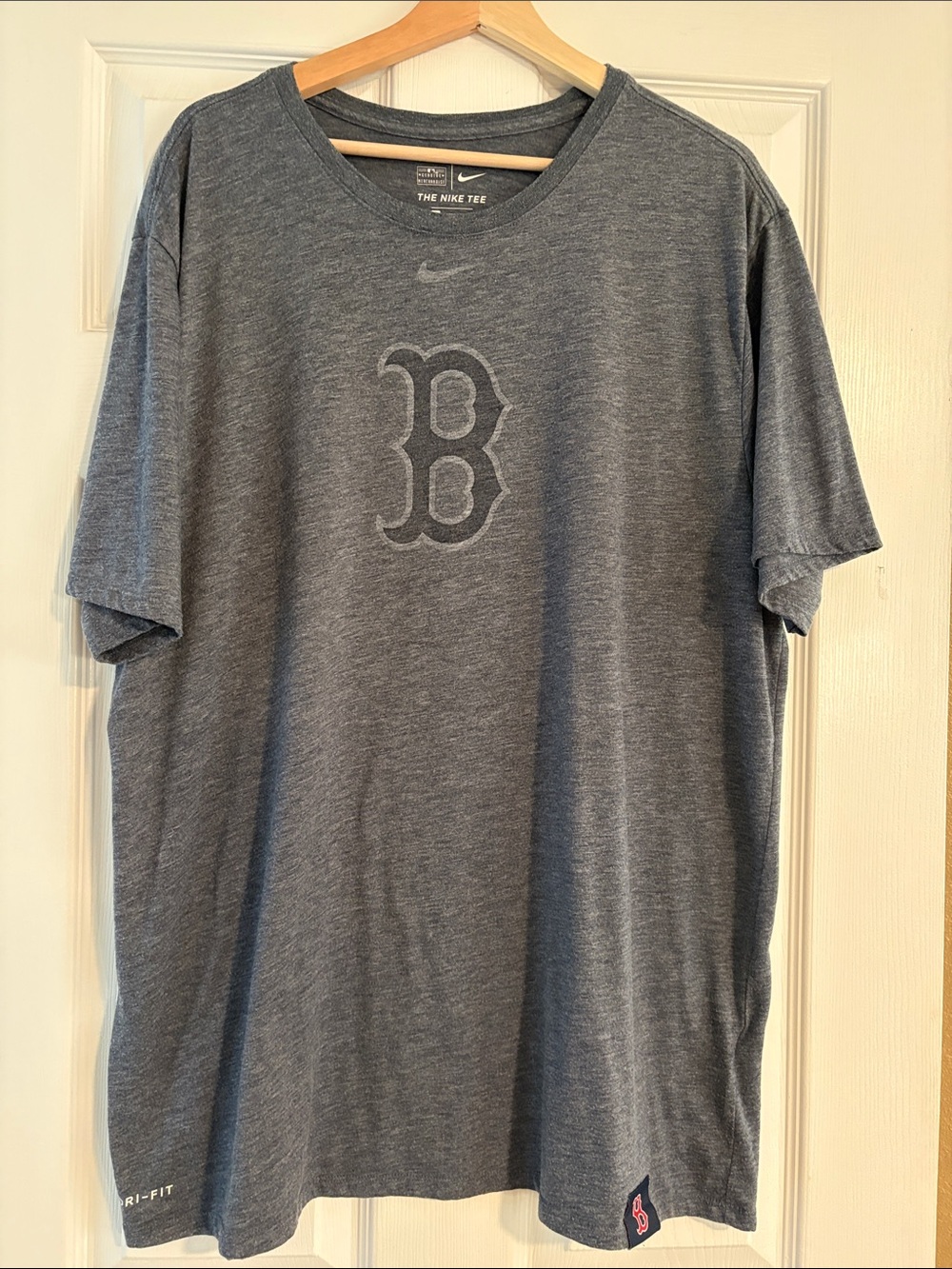 Men’s Nike Gray Heather Boston Red Sox Short Sleeve Dri-Fit Tee 
Size: XXL